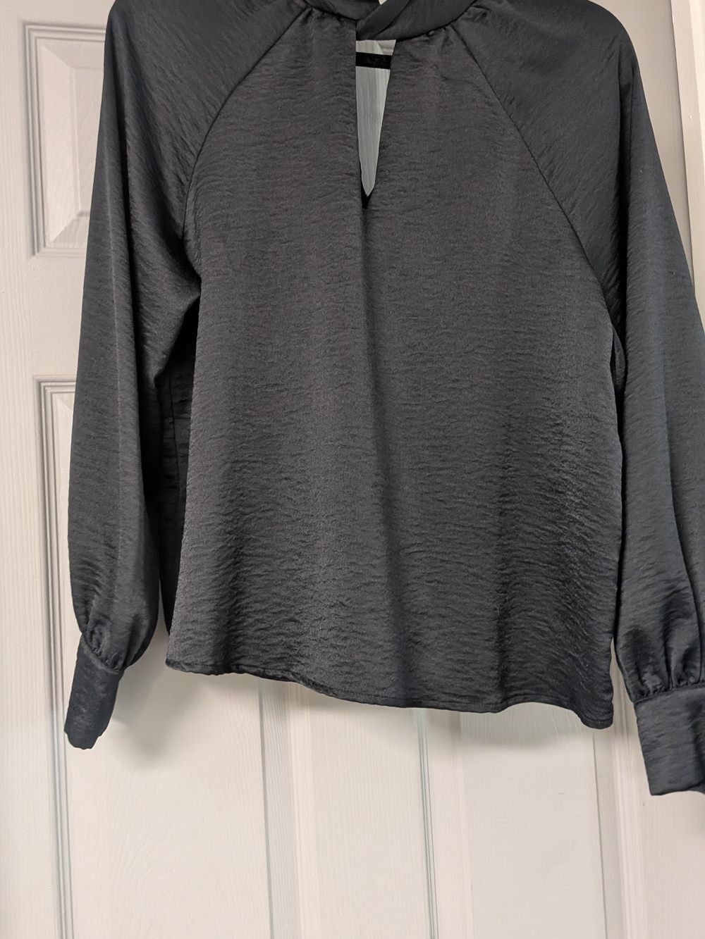 Women's Black Long-Sleeve Keyhole Blouse